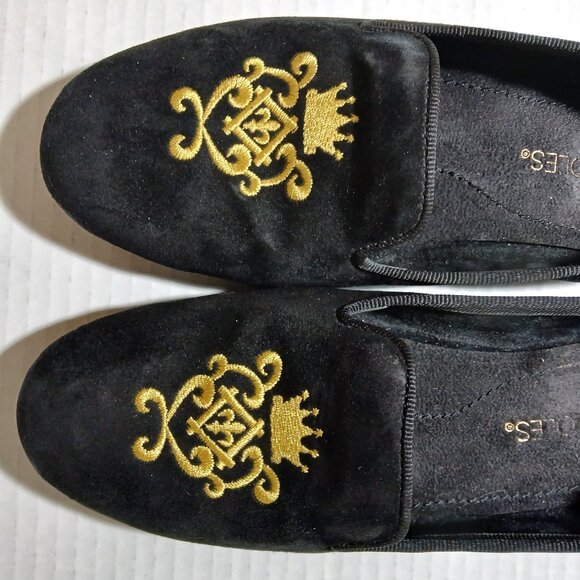 Aerosoles Black Suede Slip on Shoes with Logo Gold Design in size 6.5 - Picture 2 of 8